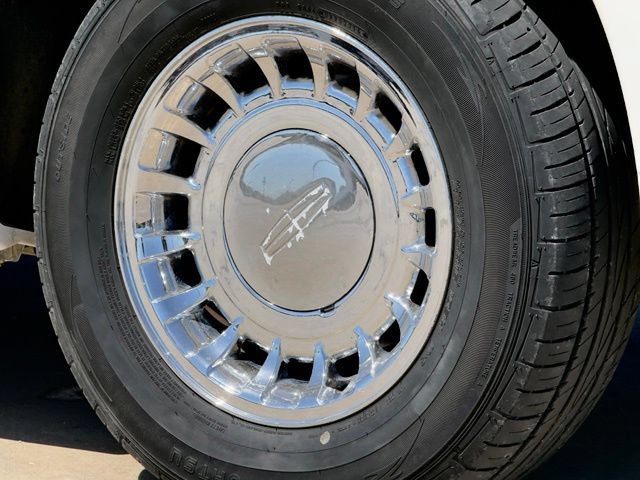 Used 2002 Lincoln Town Car Executive RWD image 13