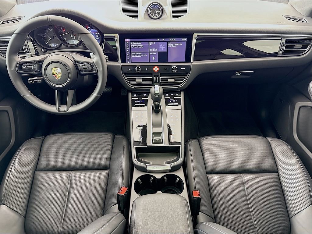 Certified 2025 Porsche Macan AWD/4WD image 27