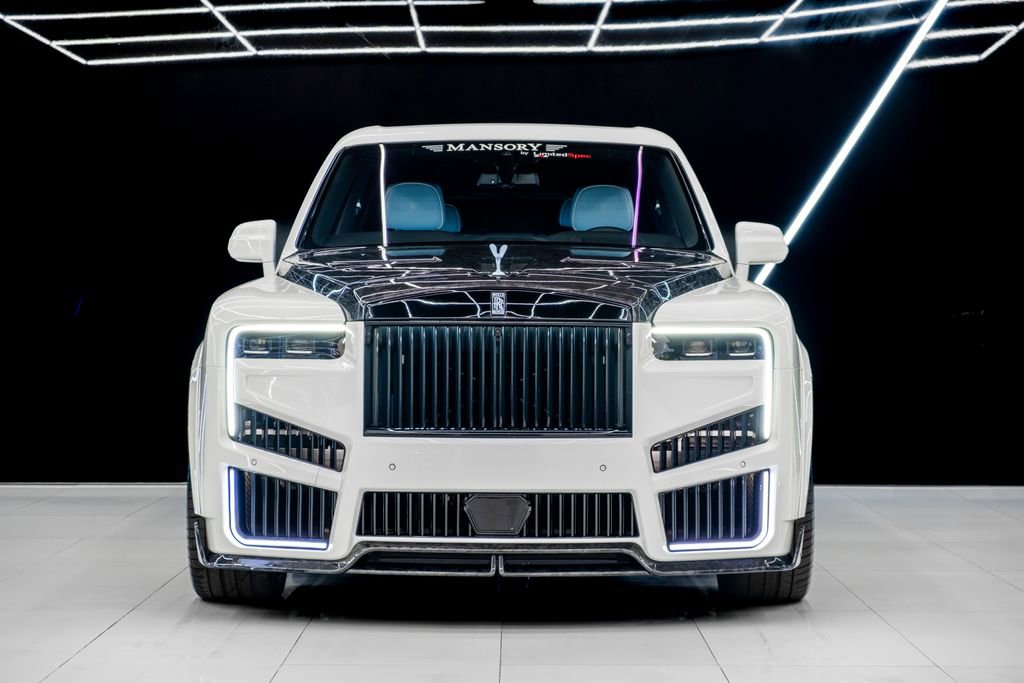 Used 2025 Rolls-Royce Cullinan image 3