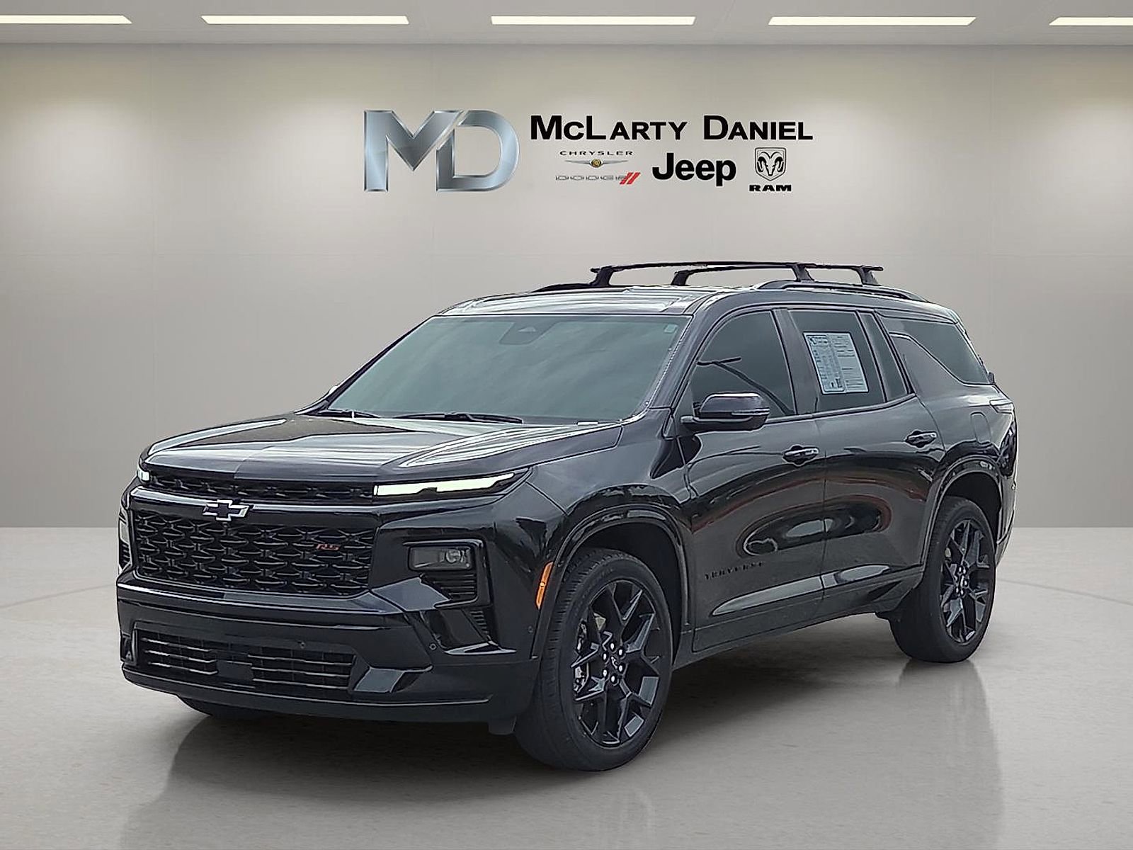 Used 2026 Chevrolet Traverse RS FWD image 2