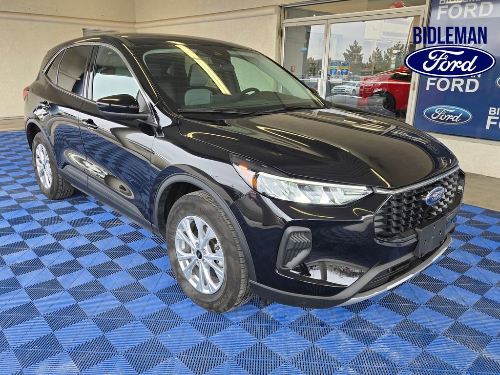 Used 2023 Ford Escape Active w/ Tech Pack #2 AWD/4WD image 1