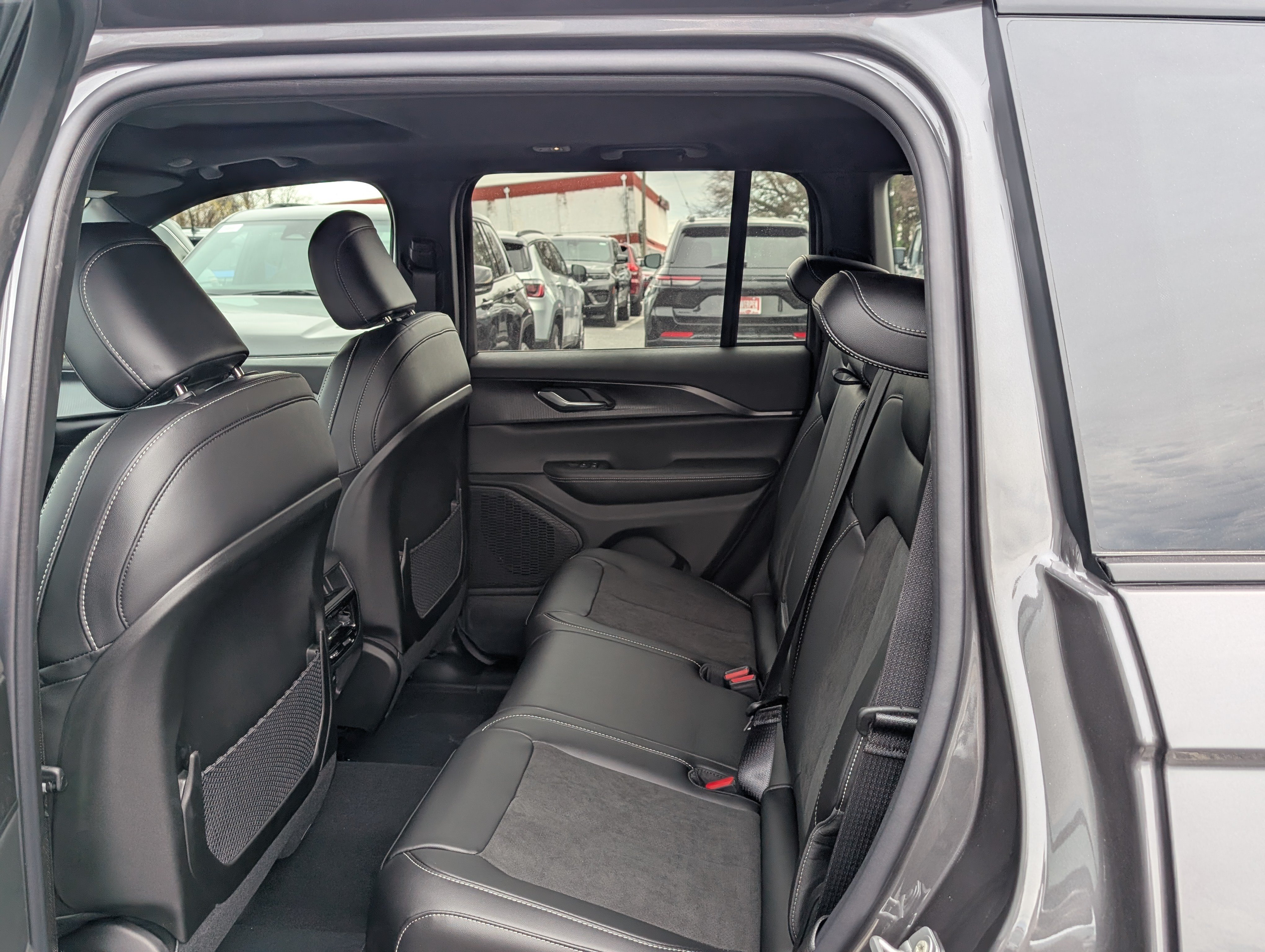 New 2025 Jeep Grand Cherokee Altitude AWD/4WD image 13