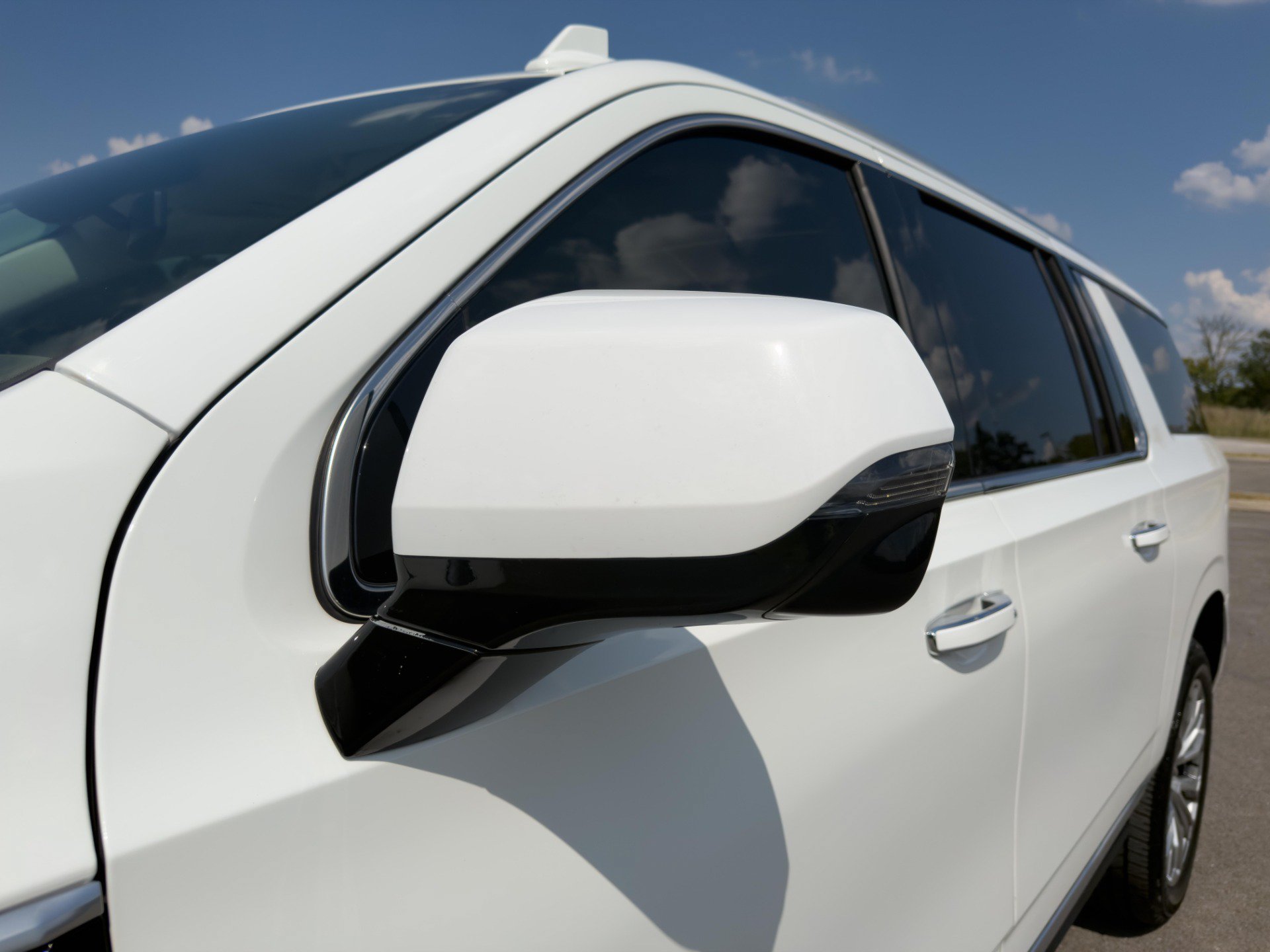 Used 2022 GMC Yukon XL Denali AWD/4WD image 15