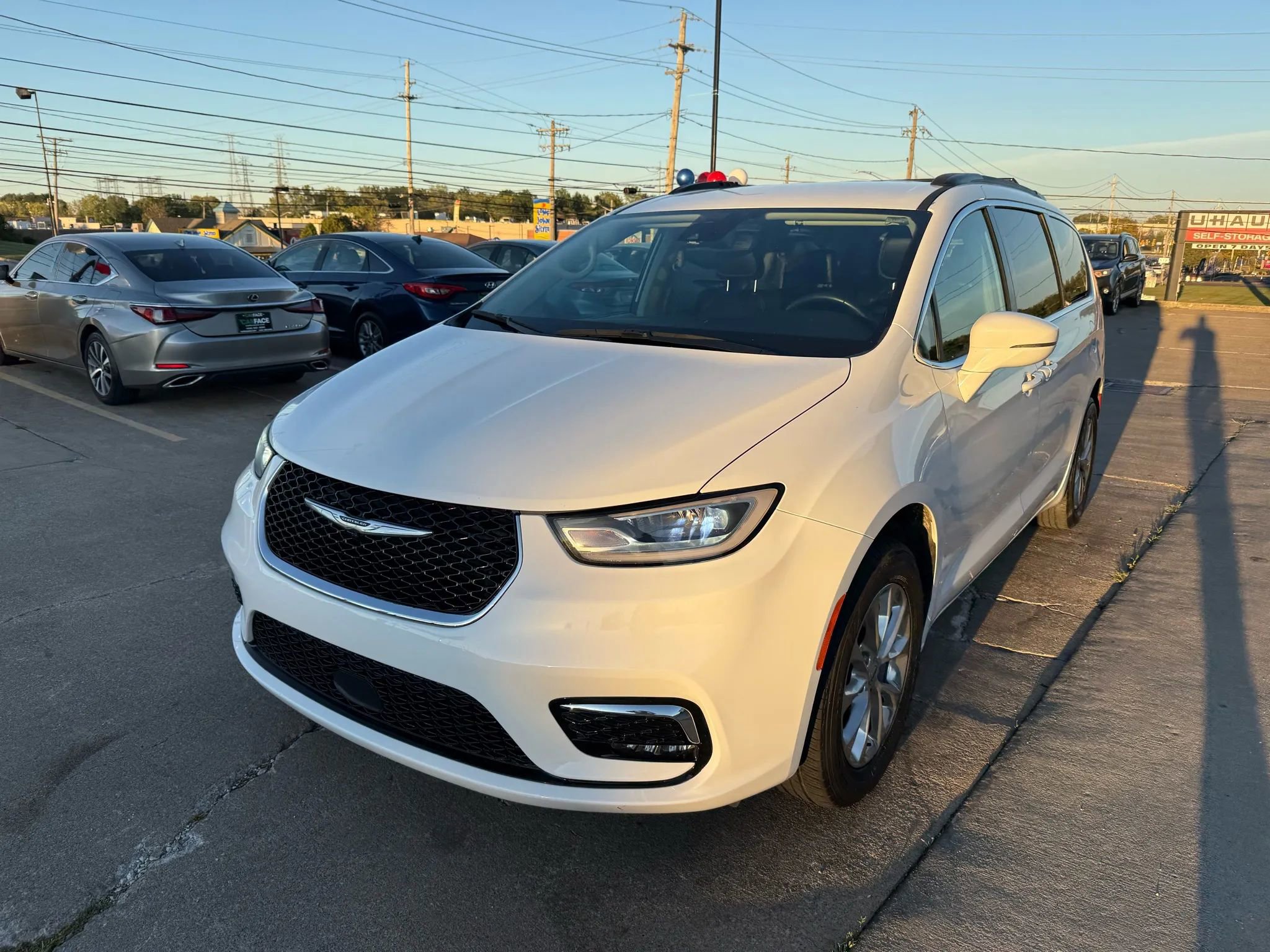 Used 2022 Chrysler Pacifica Touring-L image 5