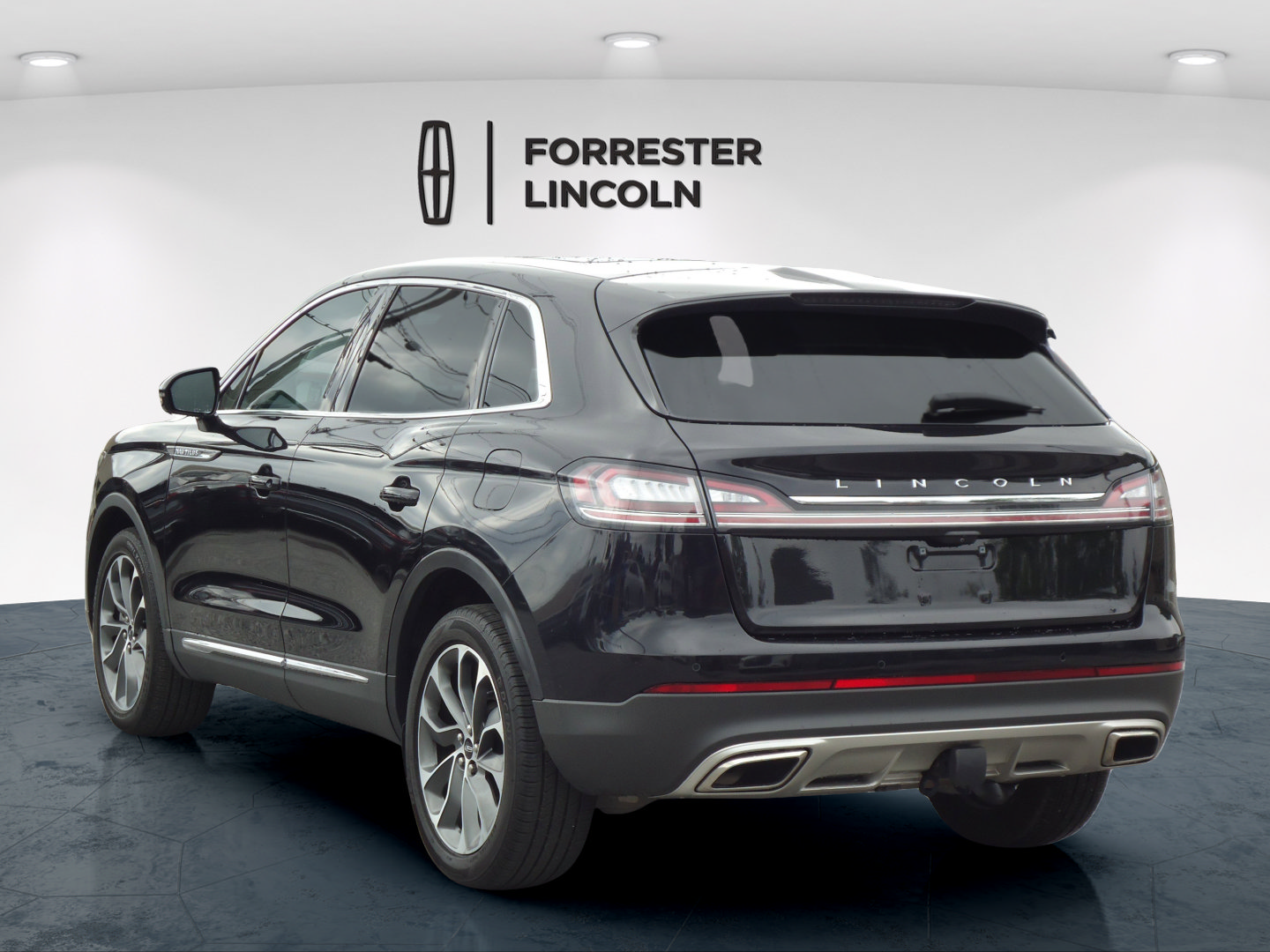 Used 2023 Lincoln Nautilus Reserve w/ Class II Trailer Tow Package AWD/4WD image 5