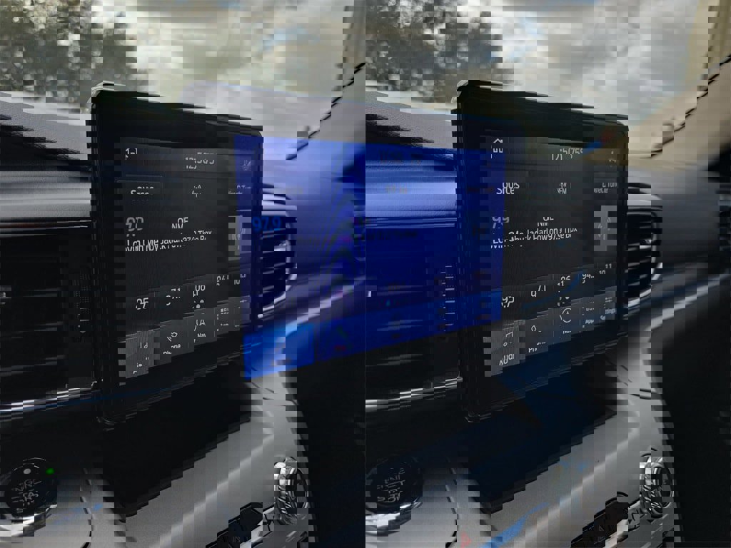 Used 2021 Ford Explorer XLT w/ Equipment Group 202A image 21