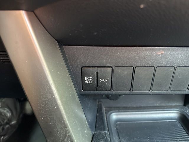 Used 2015 Toyota RAV4 LE FWD image 10