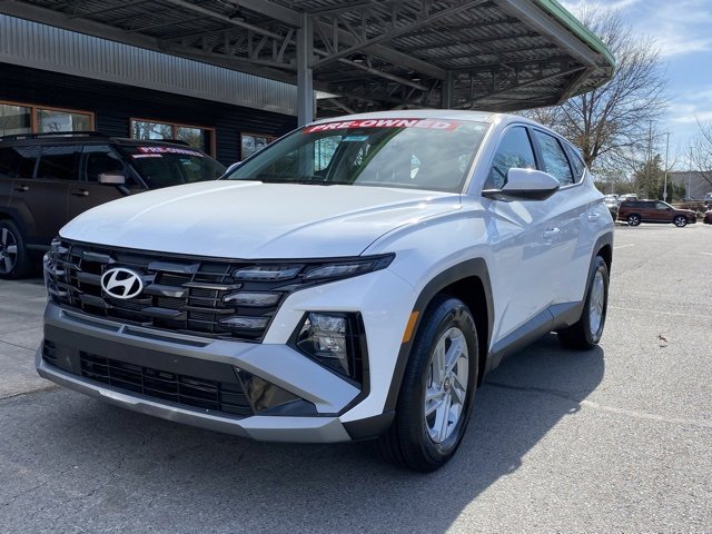 New 2025 Hyundai Tucson SE image 3