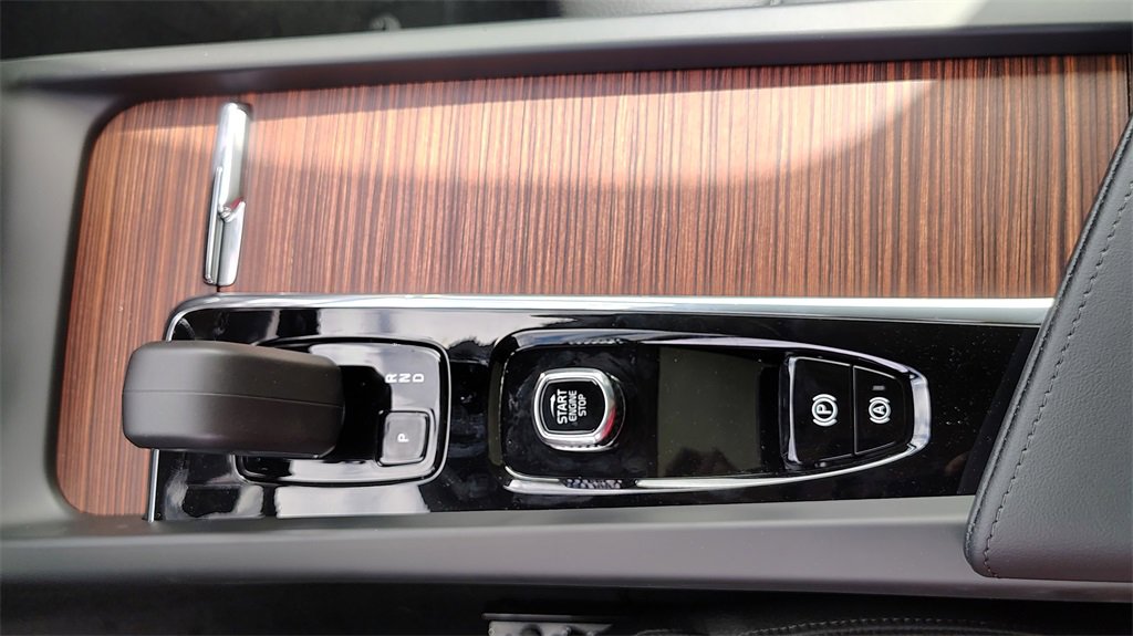 New 2026 Volvo V60 B5 Cross Country Plus w/ Protection Package Premier image 24