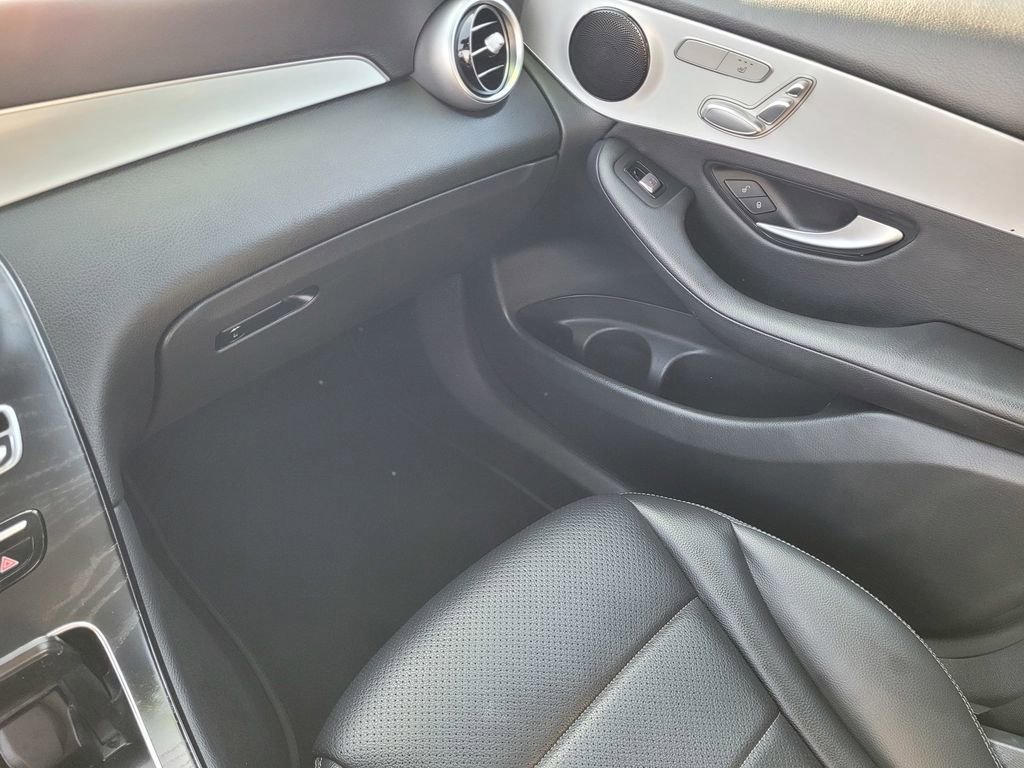 Used 2022 Mercedes-Benz GLC 300 image 12