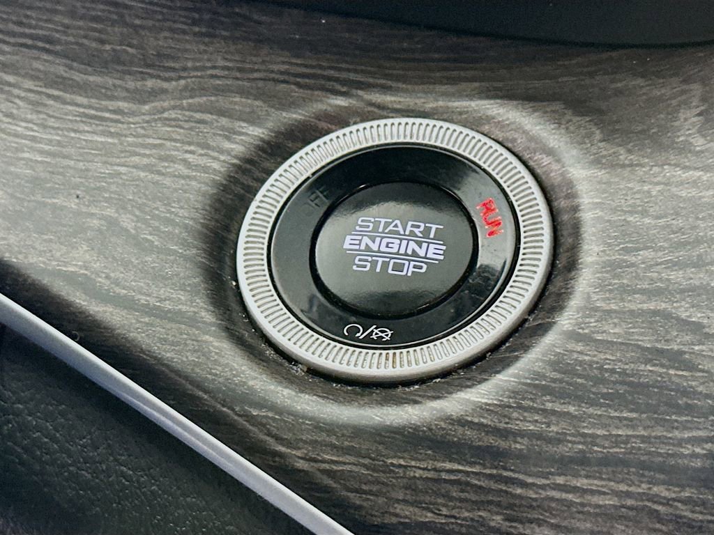 Certified 2025 Jeep Grand Cherokee Limited w/ MOPAR Finishing Package image 24