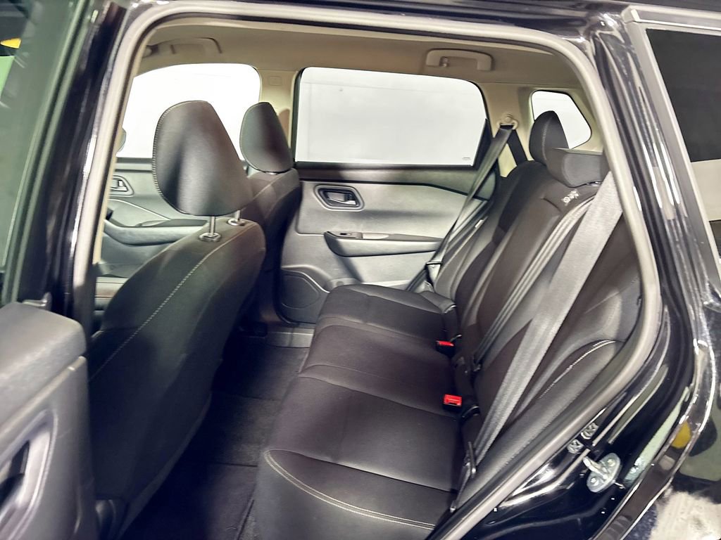 Used 2024 Nissan Rogue S image 19
