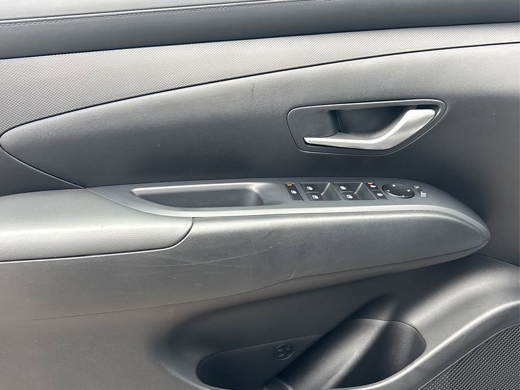 Certified 2025 Hyundai Tucson SE image 23