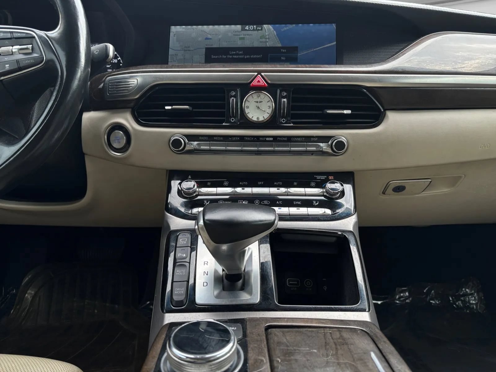 Used 2018 Genesis G90 3.3T Premium RWD image 12