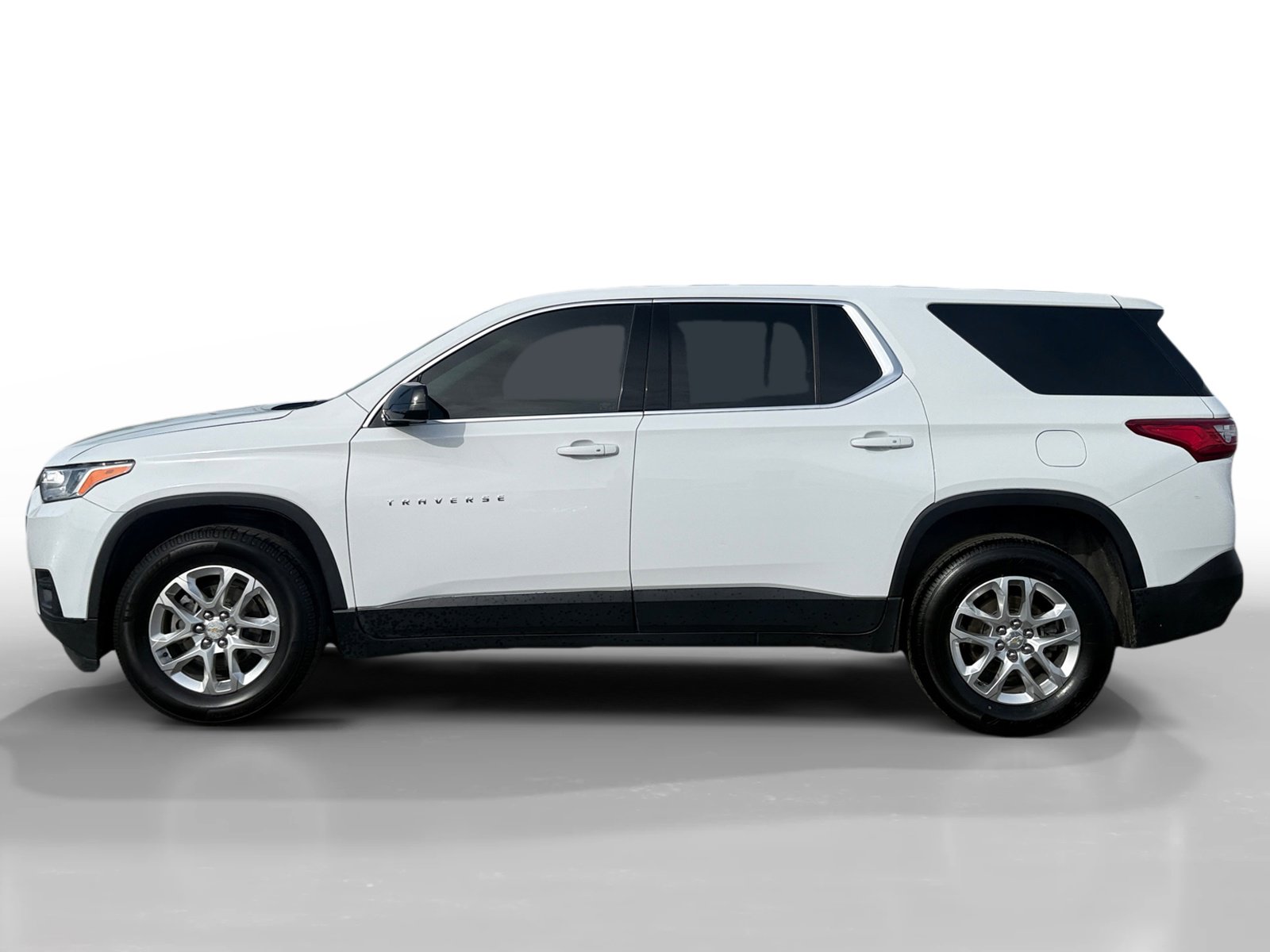 Used 2019 Chevrolet Traverse LS image 2