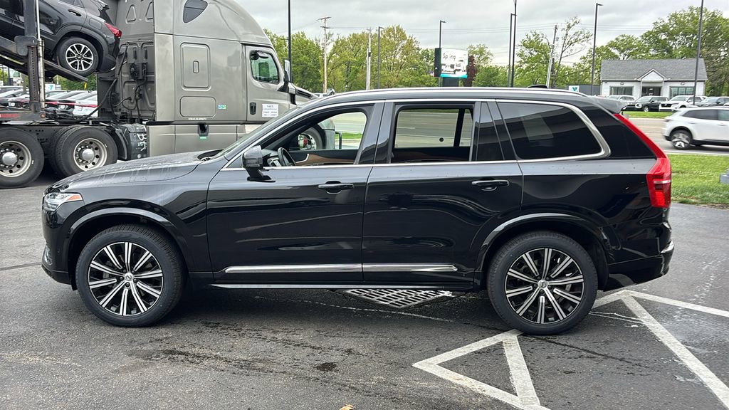 Certified 2023 Volvo XC90 B6 Plus AWD/4WD image 3