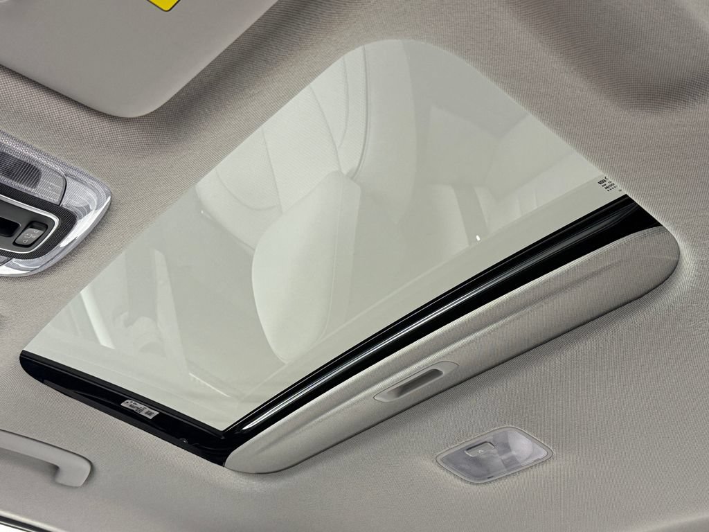 Certified 2025 Hyundai Elantra Limited FWD image 19