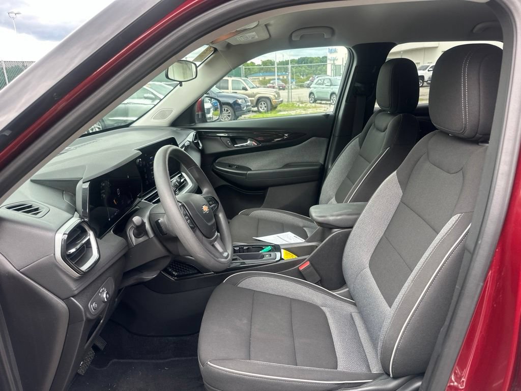 Used 2025 Chevrolet TrailBlazer LT AWD/4WD image 12