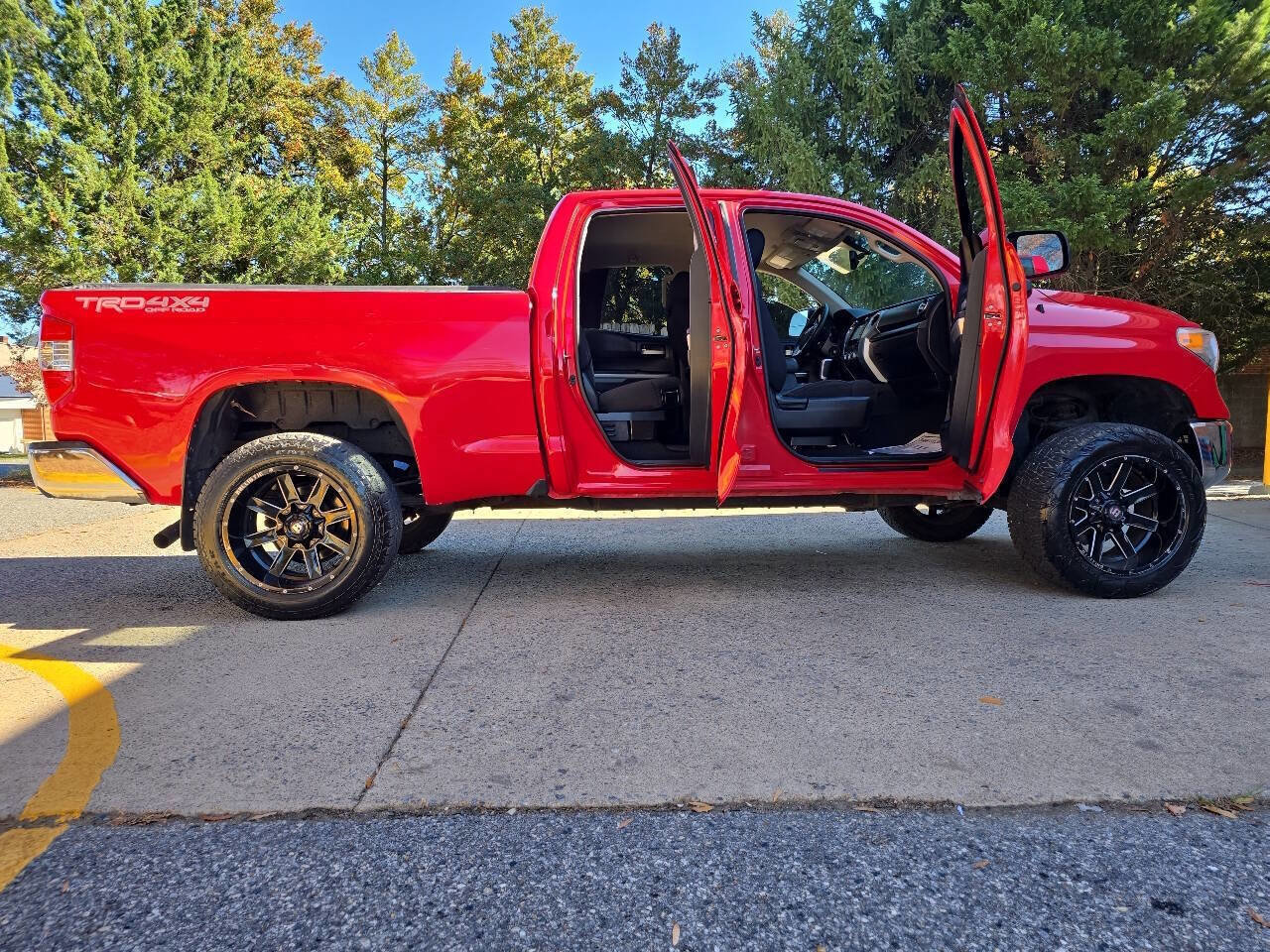 Used 2015 Toyota Tundra SR5 w/ TRD Off Road Package image 54