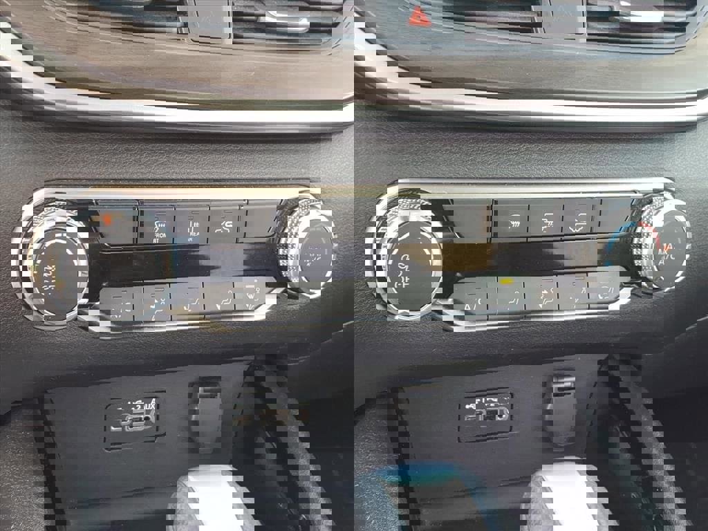 Used 2024 Nissan Altima 2.5 SV image 18