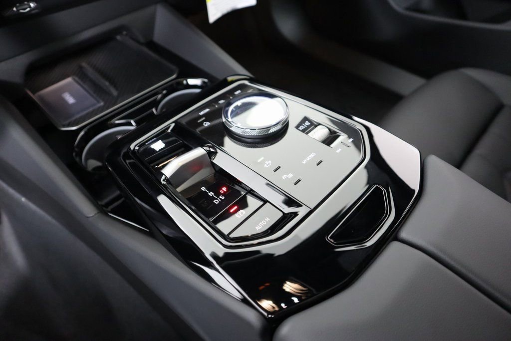 New 2025 BMW 530i xDrive w/ M Sport Package image 9