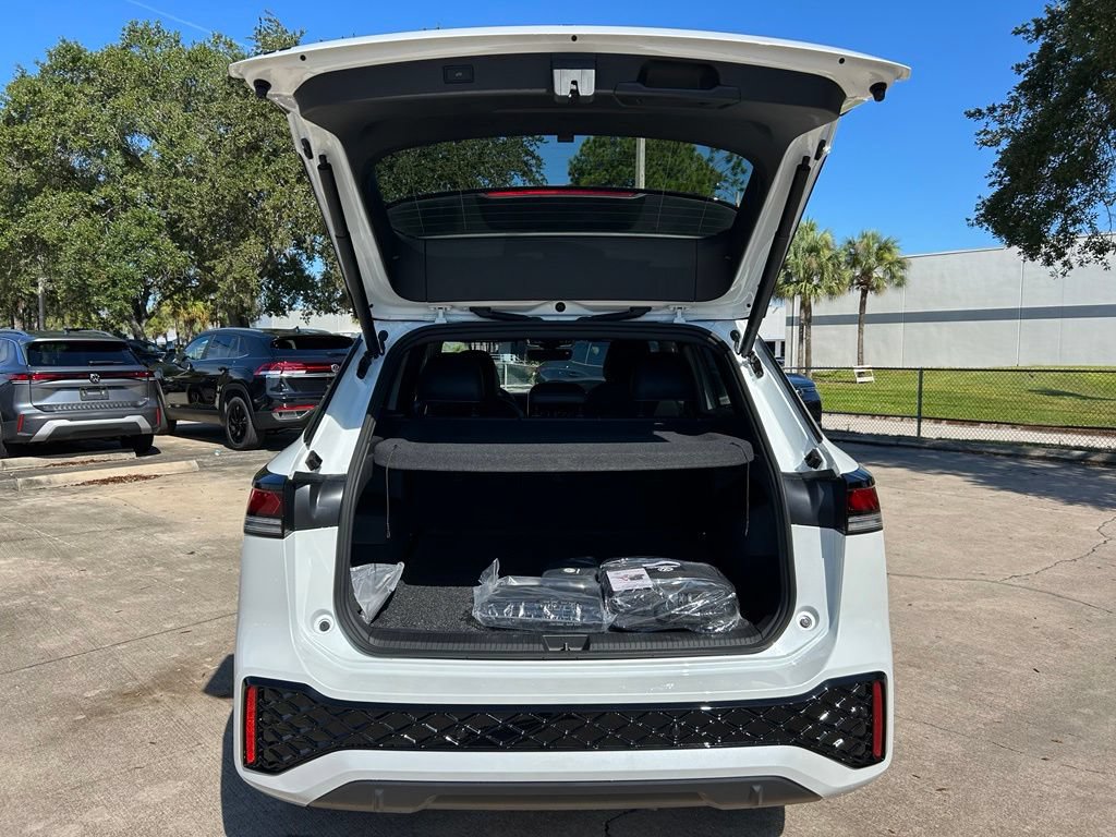 New 2026 Volkswagen Tiguan SE R-Line FWD image 44