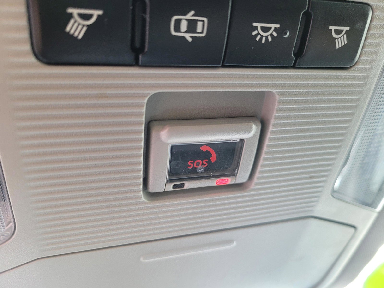 Used 2020 Toyota RAV4 LE image 20