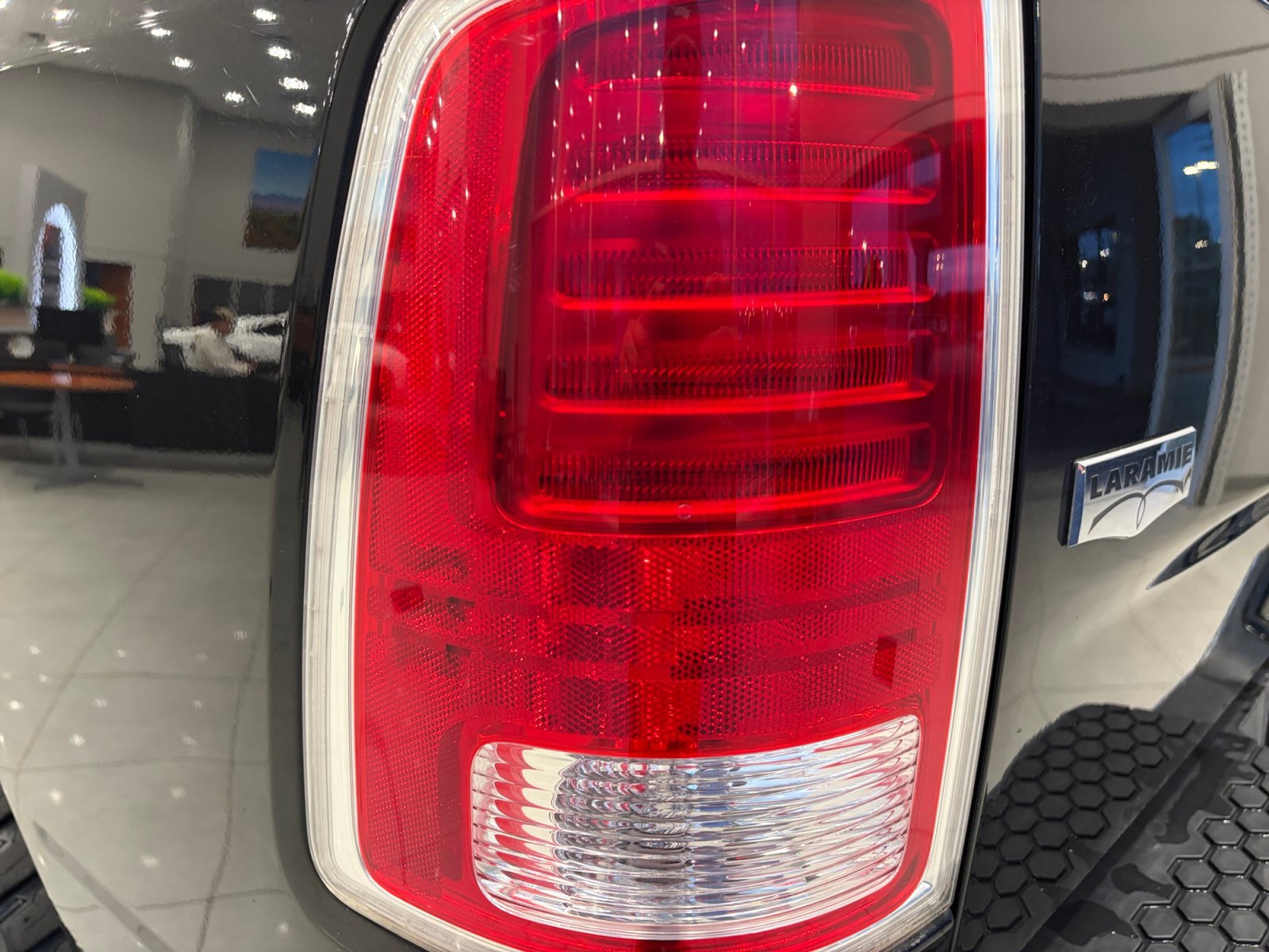 Used 2016 RAM 2500 Laramie w/ Convenience Group AWD/4WD image 16