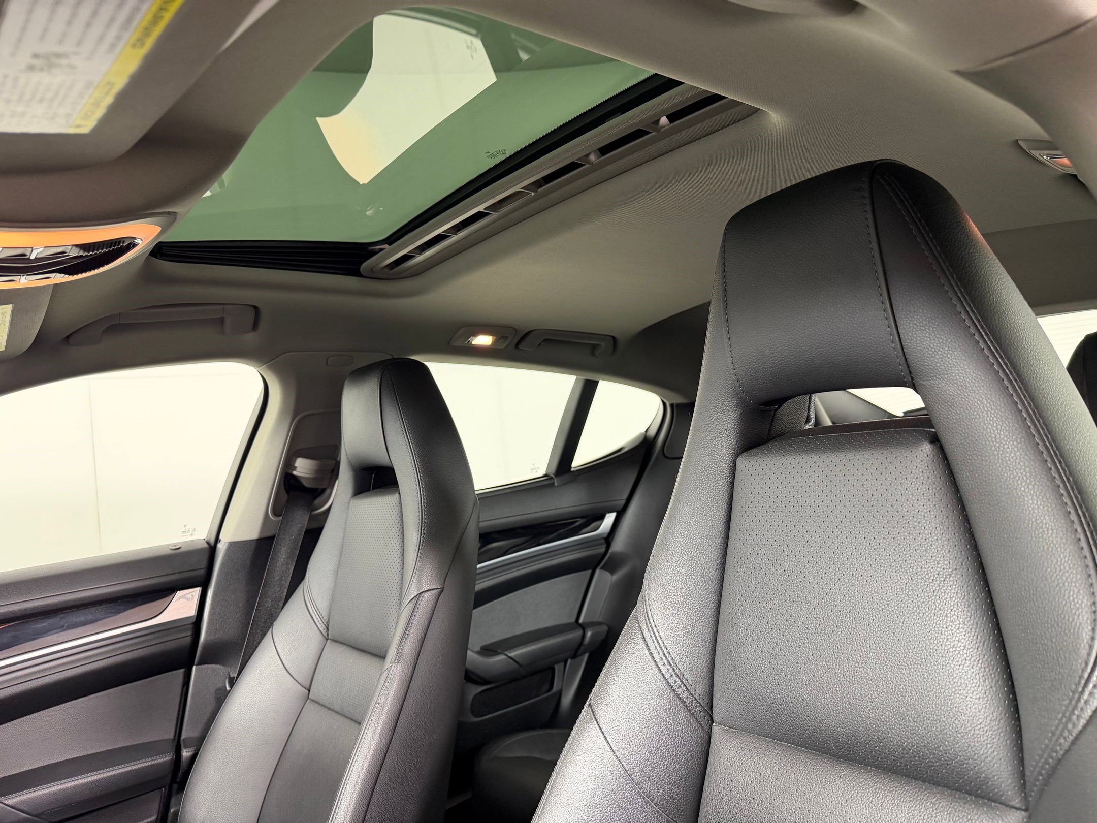 Used 2012 Porsche Panamera 4 image 16