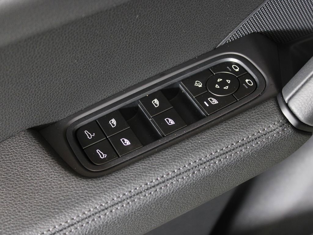 Certified 2026 Porsche Cayenne Coupe image 15