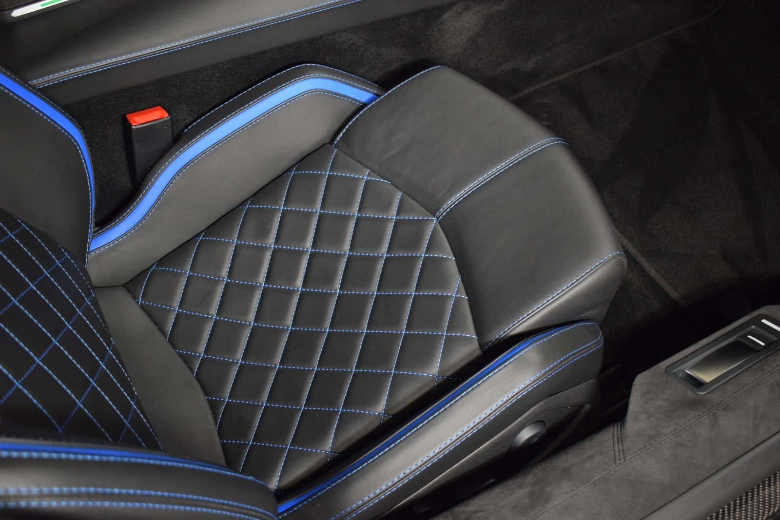 Used 2019 Lamborghini Aventador S image 20