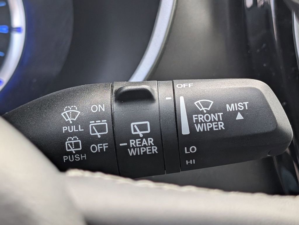 Used 2023 Chrysler Pacifica Touring-L image 29