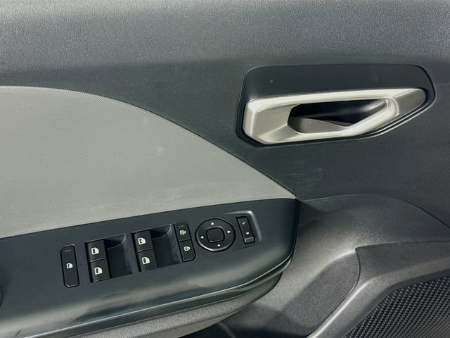 Used 2025 Kia K4 FWD image 17