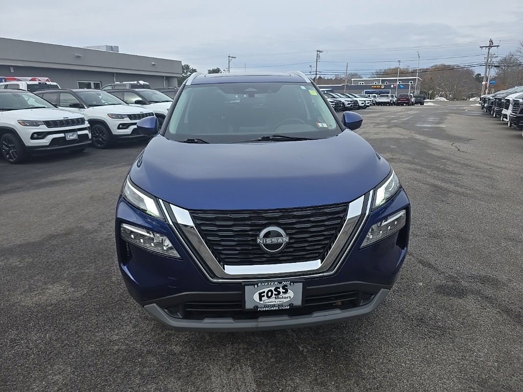 Used 2023 Nissan Rogue SV w/ SV Premium B Package image 2