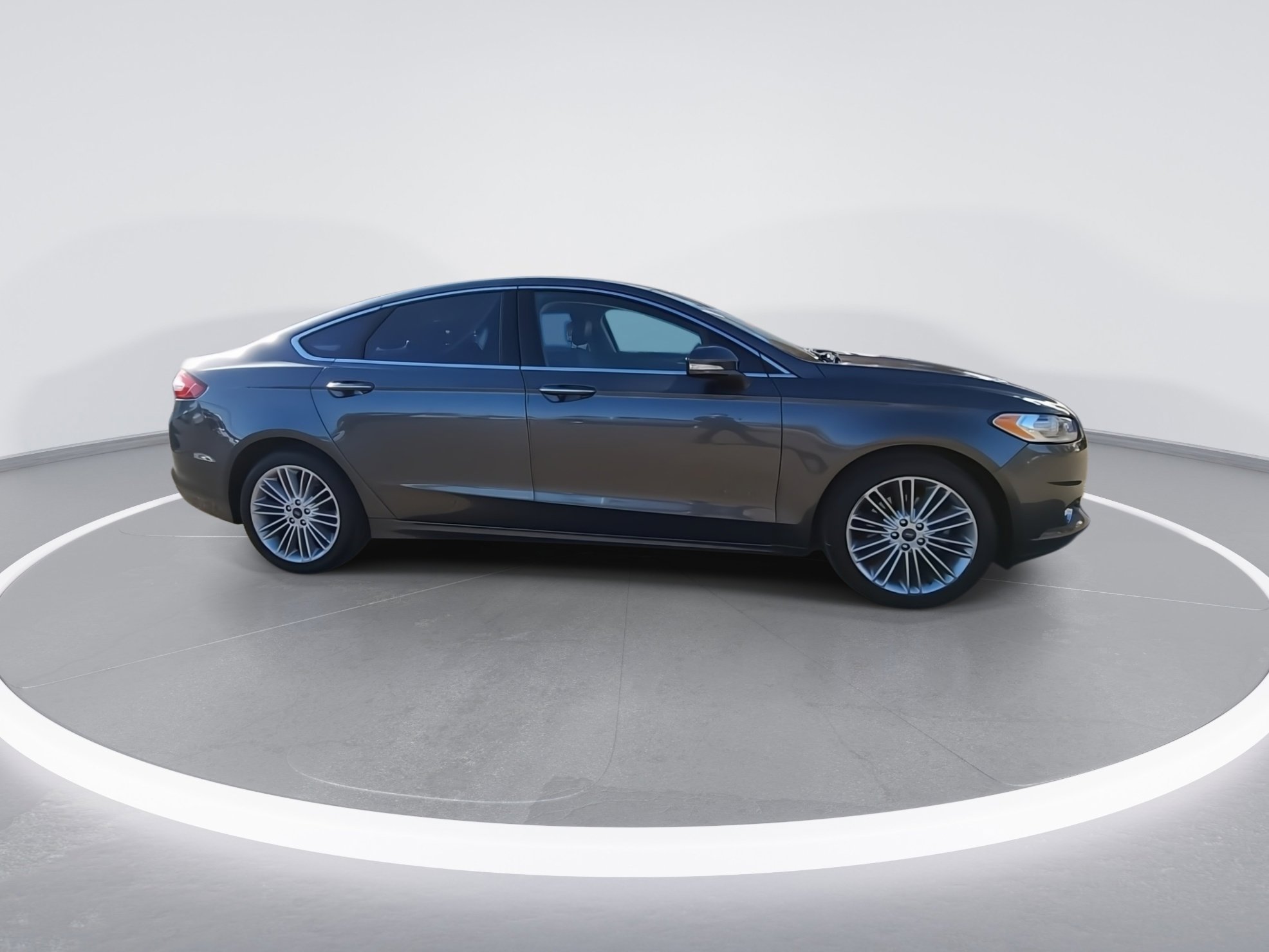 Used 2015 Ford Fusion SE w/ Equipment Group 202A image 3