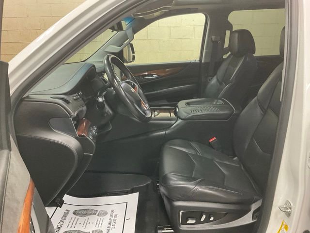 Used 2017 Cadillac Escalade ESV Luxury AWD/4WD image 7