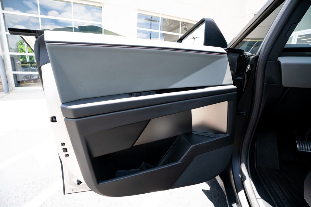 Used 2024 Tesla Cybertruck AWD Crew Cab image 21