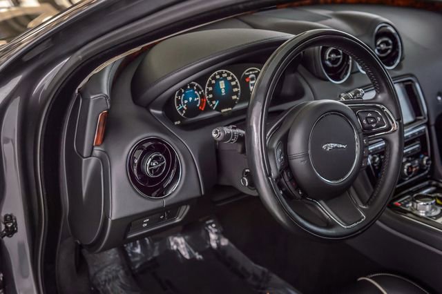 Used 2018 Jaguar XJ R-Sport RWD image 26