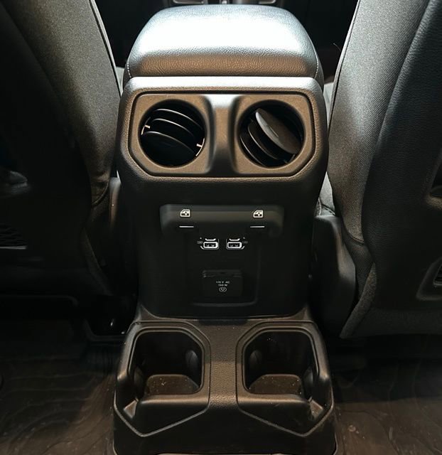 Used 2024 Jeep Wrangler Unlimited Rubicon image 31