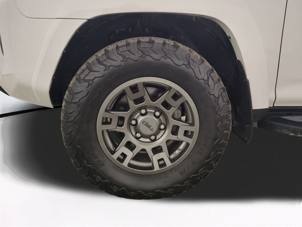 Used 2020 Toyota 4Runner Venture w/ Moonroof Package image 11