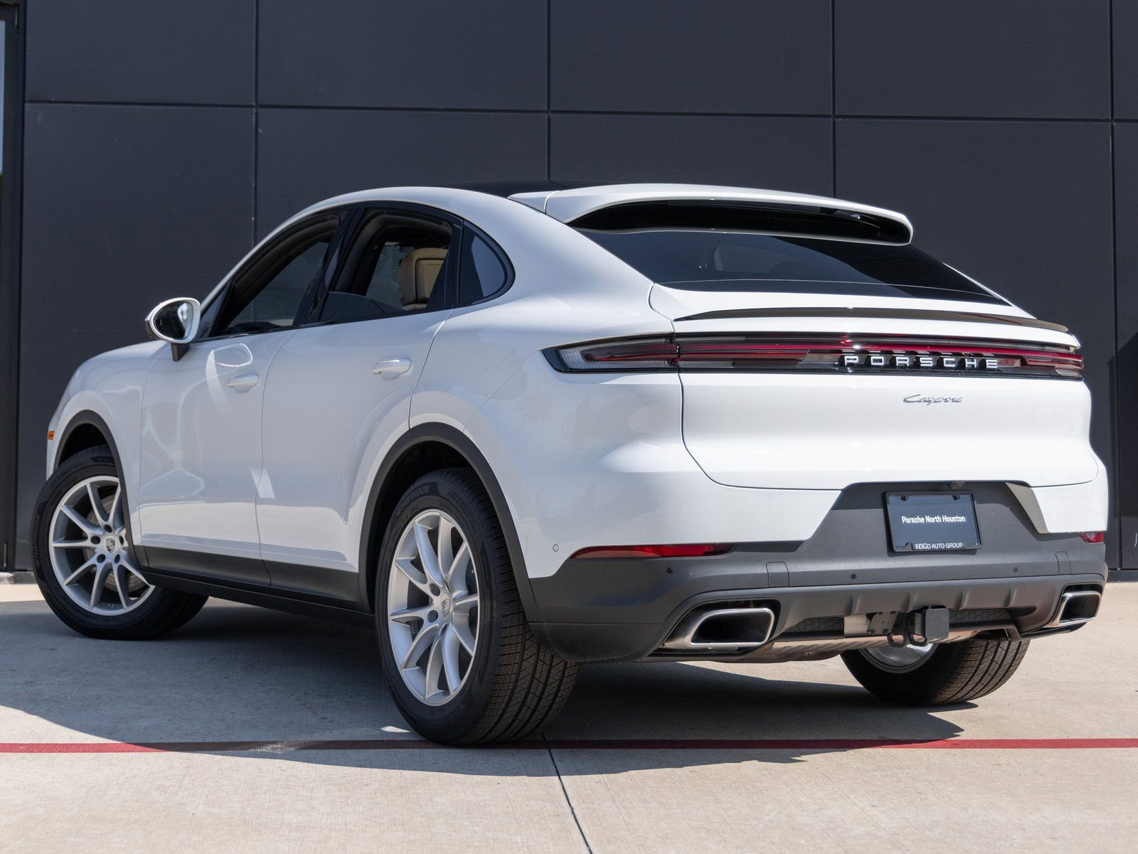 Certified 2025 Porsche Cayenne Coupe image 3