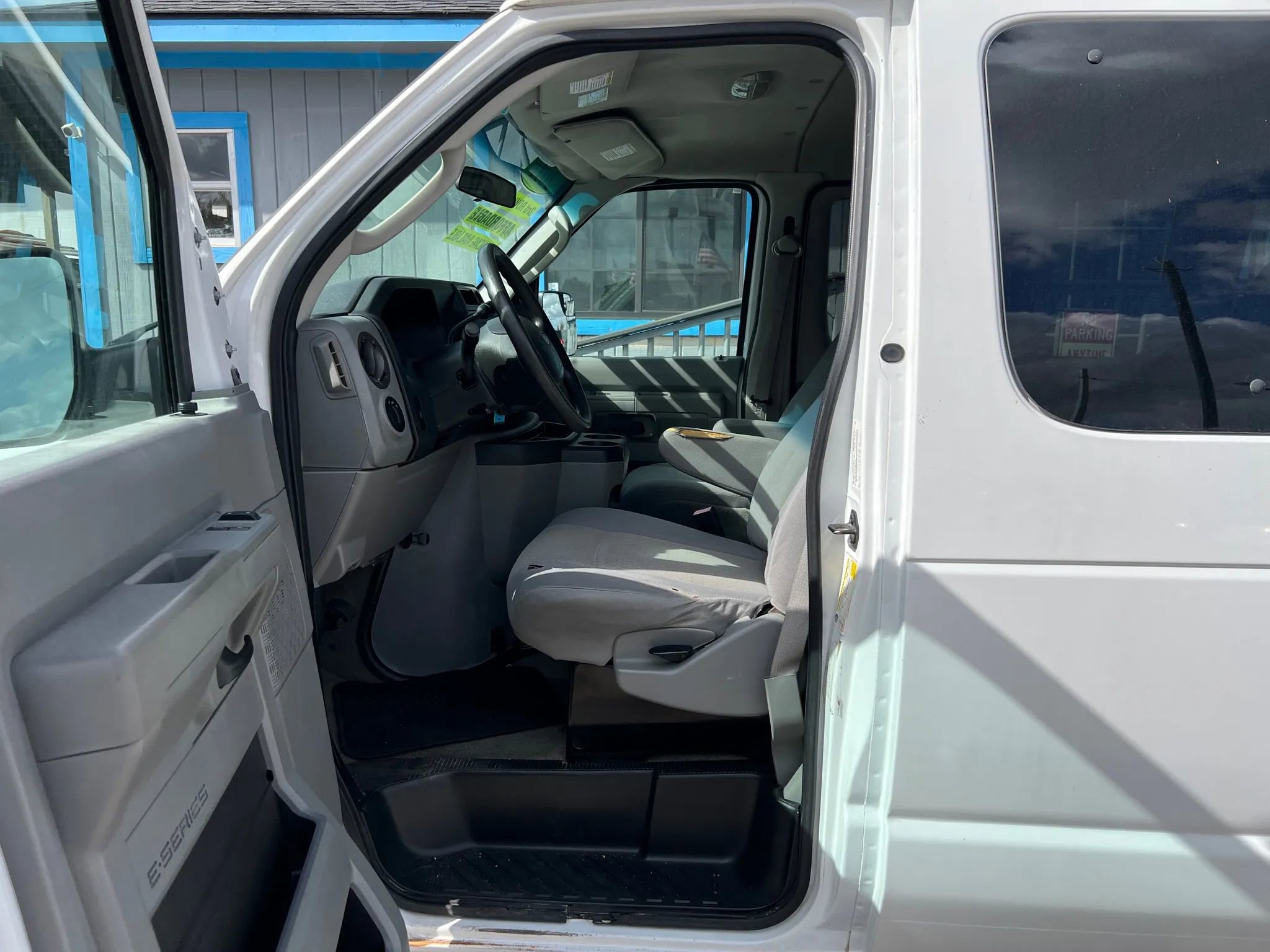 Used 2011 Ford E-150 and Econoline 150 image 10