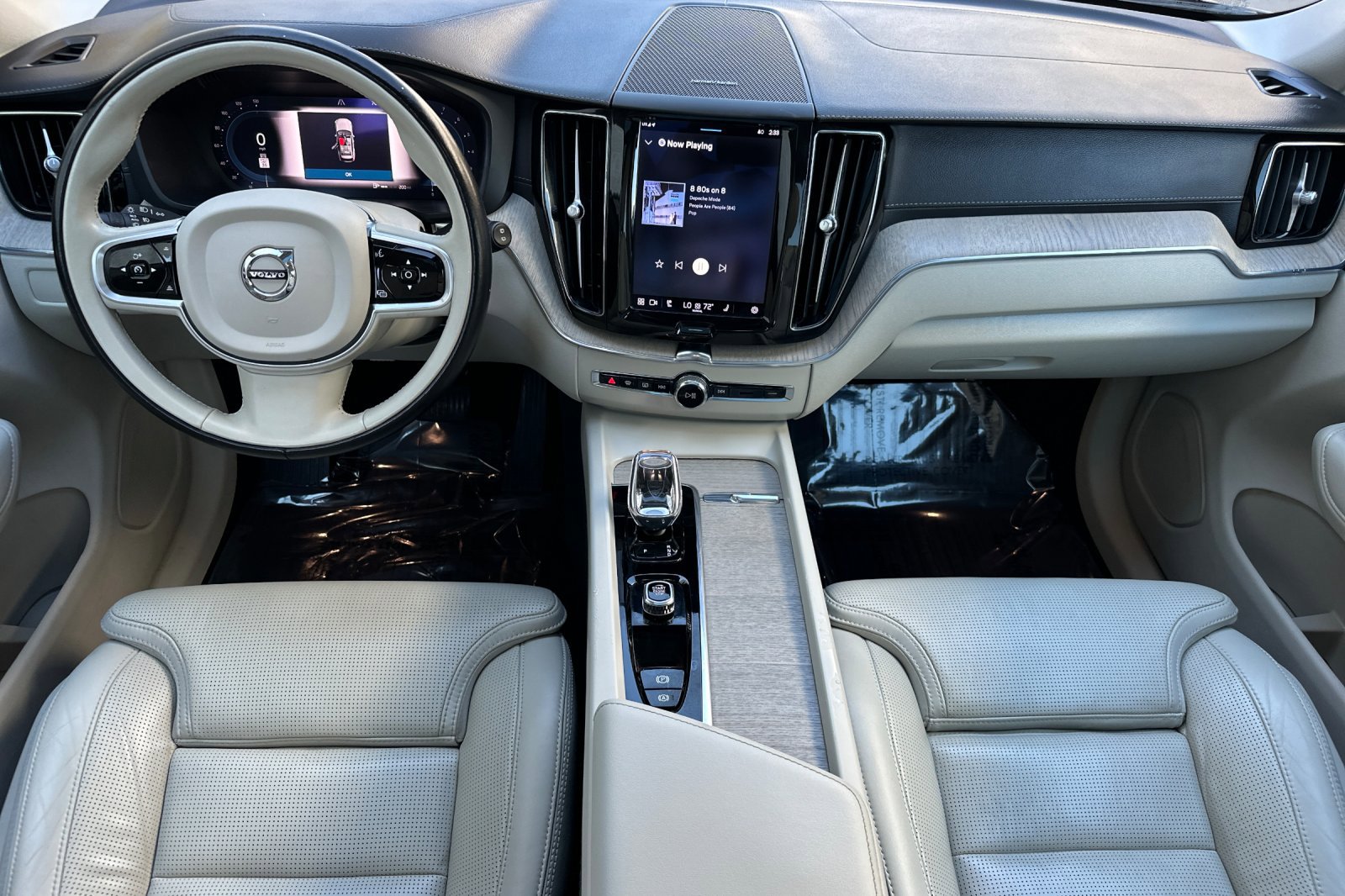 Certified 2023 Volvo XC60 B5 Ultimate w/ Protection Package Premier image 15