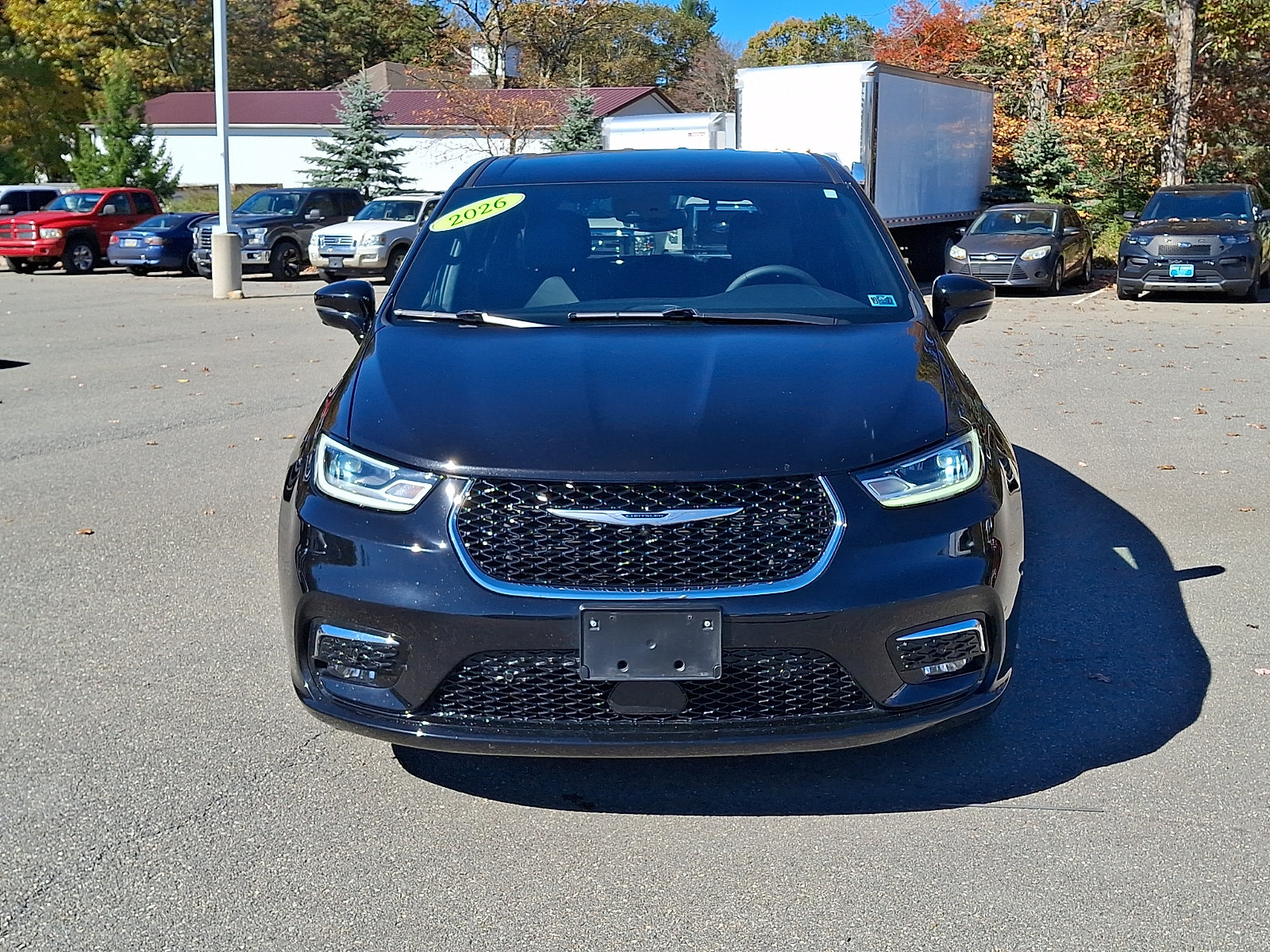 Used 2026 Chrysler Pacifica Select FWD image 2