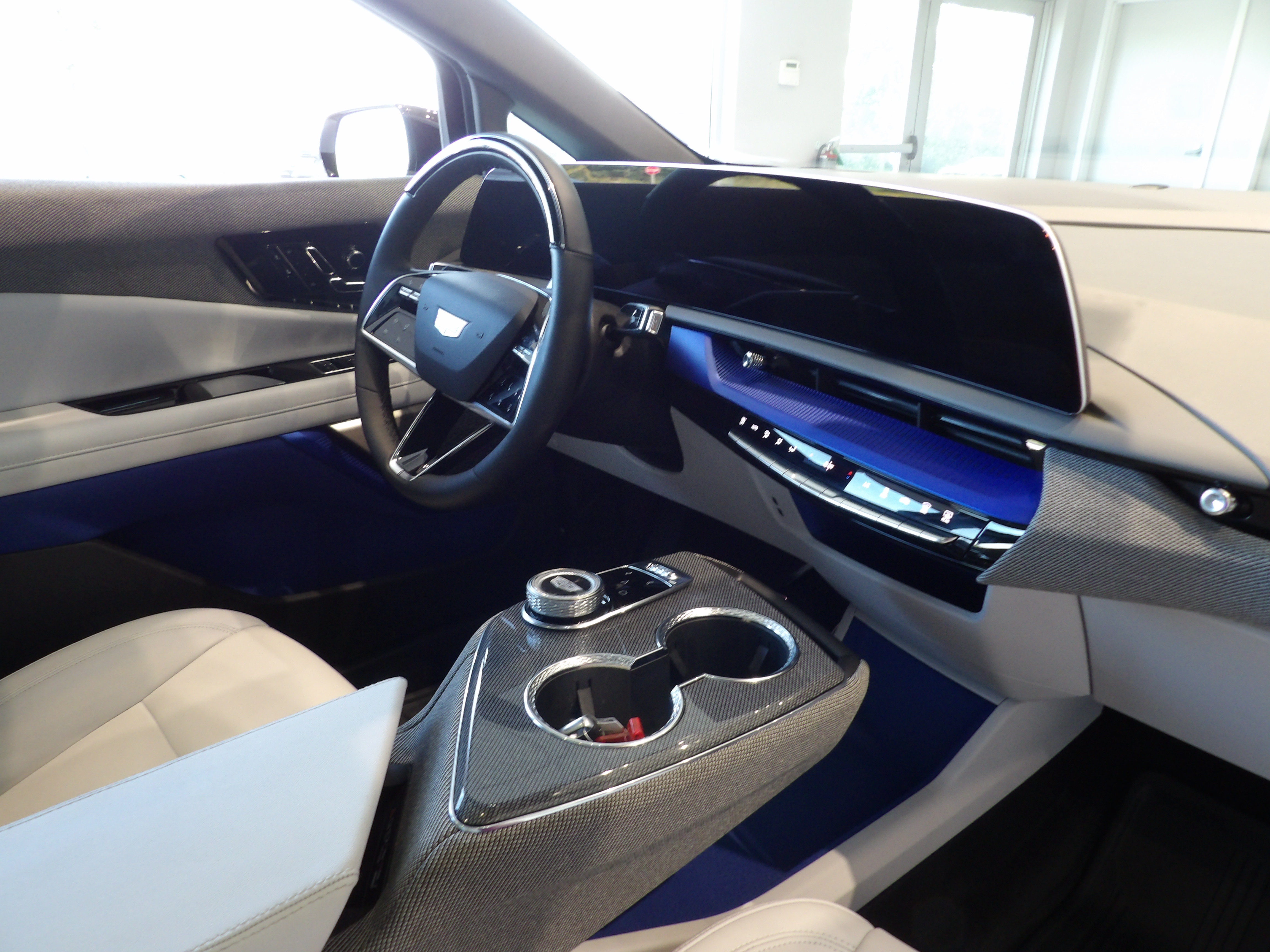 Used 2025 Cadillac Optiq Luxury 1 AWD/4WD image 26