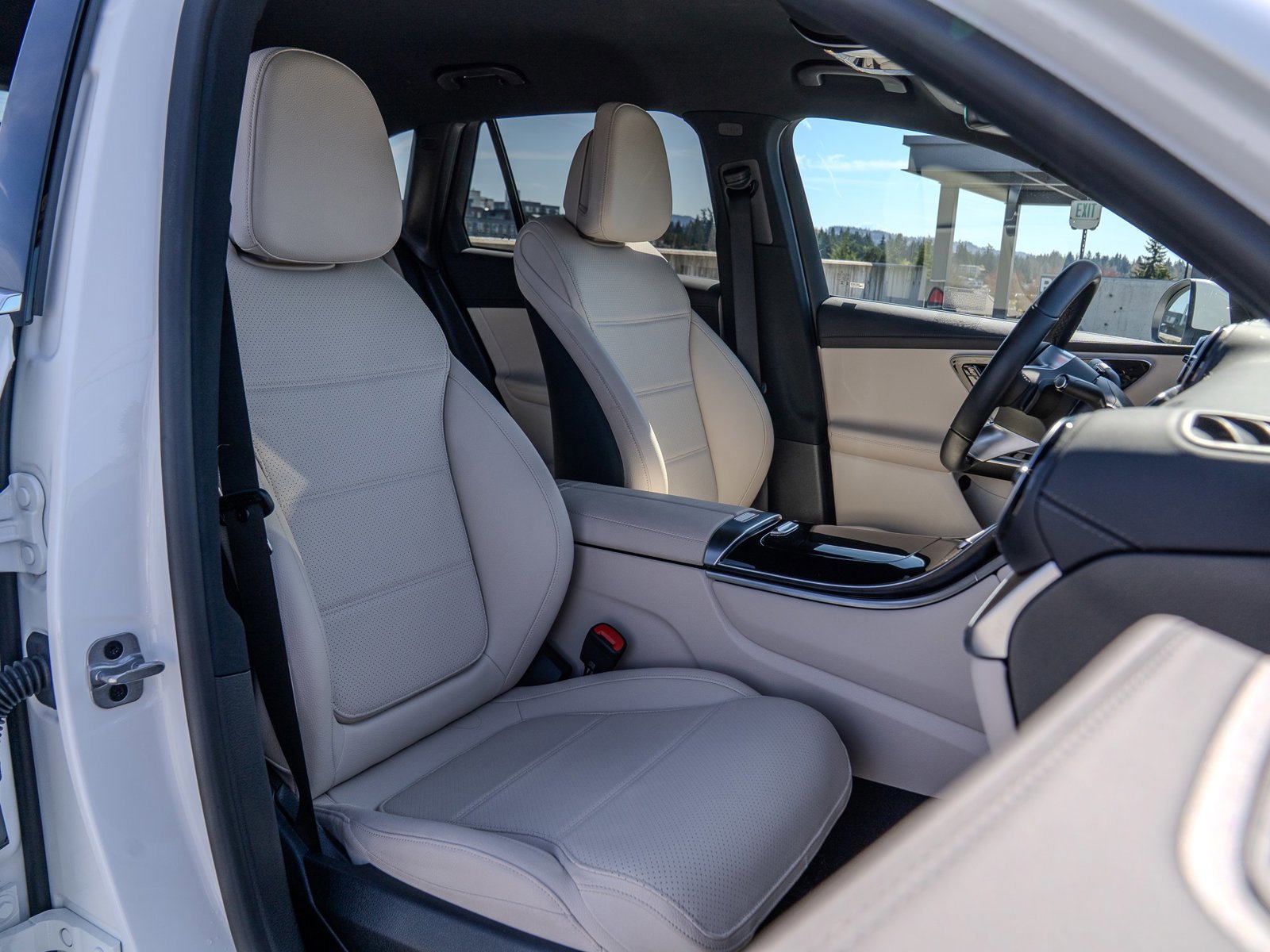 Used 2023 Mercedes-Benz GLC 300 4MATIC image 28