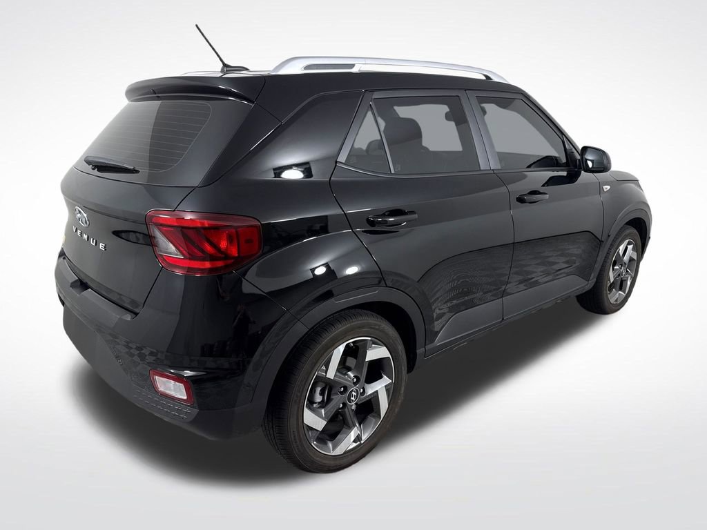 Used 2024 Hyundai Venue SEL image 3