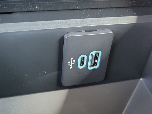 New 2026 Ford F250 Lariat w/ Black Appearance Package image 17