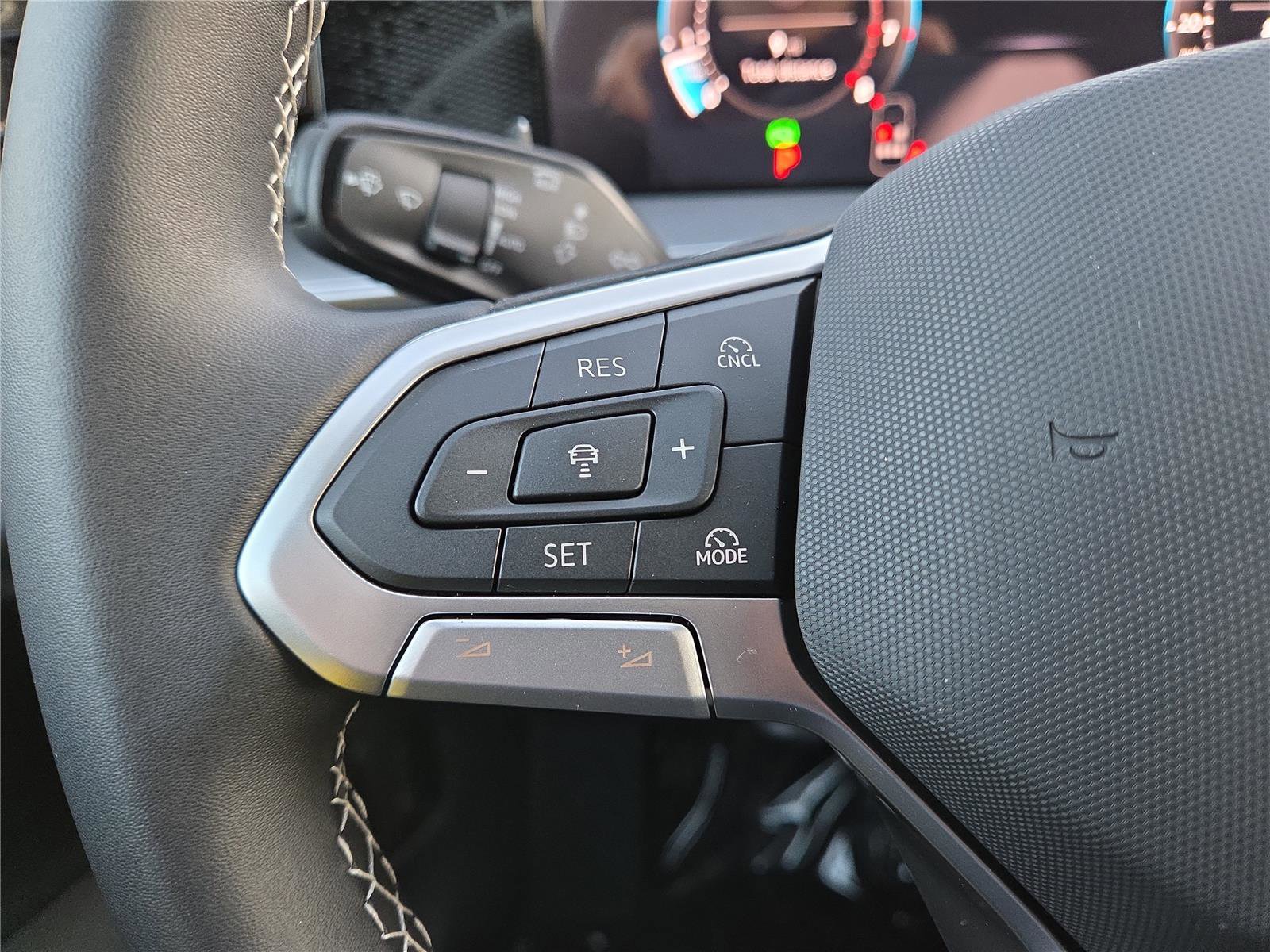 New 2026 Volkswagen Tiguan SE image 16