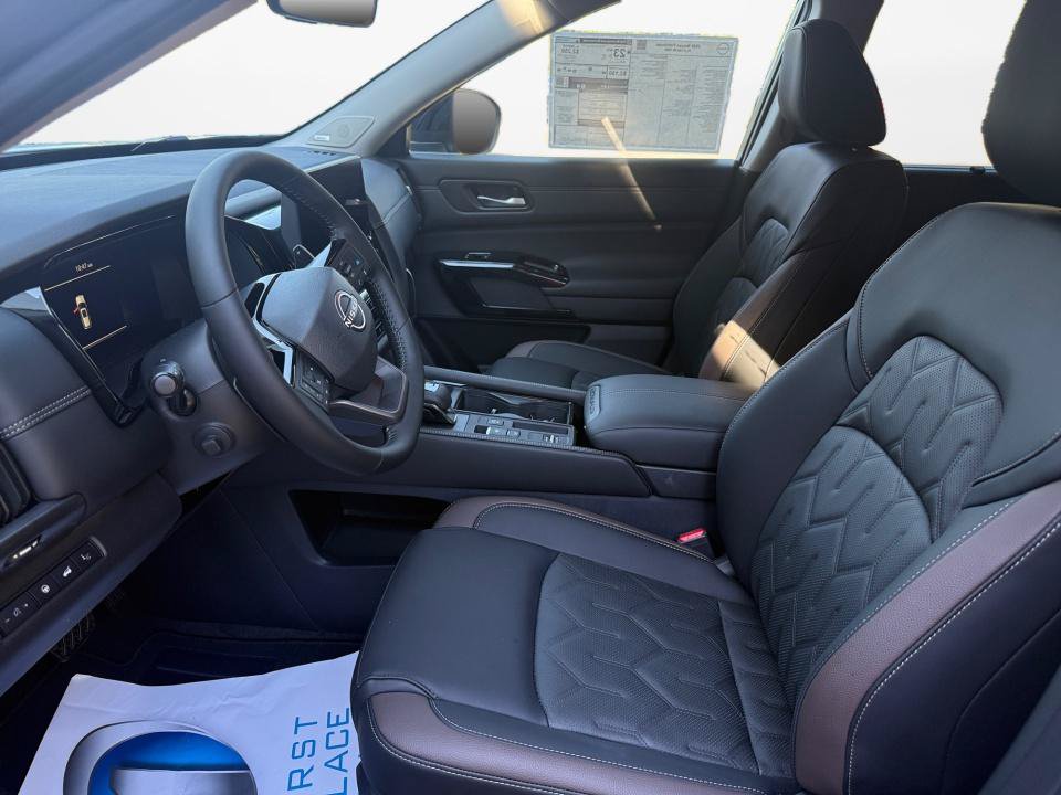 New 2026 Nissan Pathfinder Platinum FWD image 9
